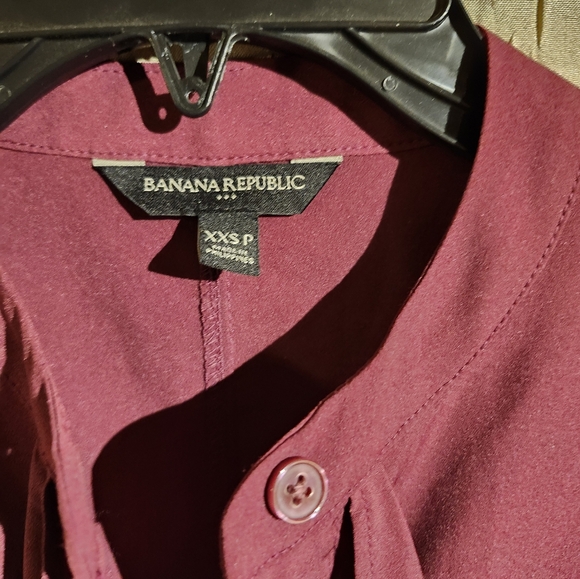 27. Banana Republic Button Down - Picture 3 of 6